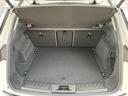 広々としたトランクルームで荷物を積む際も大変便利です。