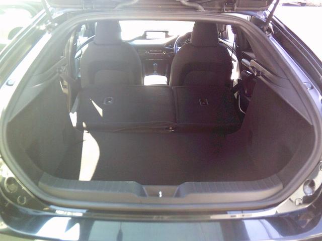 ＭＡＺＤＡ３ファストバック １５Ｓツーリング　スマートブレーキサポート　ＳＤナビ　地デジ／ＣＤ／ＤＶＤ／ＢＴ／ＵＳＢ／ＨＤＭＩ　３６０度モニター　ＥＴＣ　前後ドライブレコーダー　レーダークルーズコントロール　ドライバモニタリング　全国１年保証（27枚目）