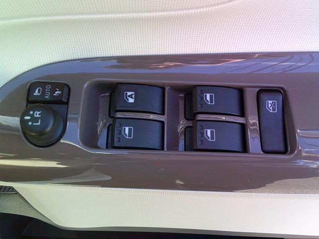 ムーヴキャンバス Gメイクアップリミテッド SAIII 衝突被害軽減ブレーキ 純正ナビ 地デジ/CD/DVD ブルートゥース パノラミックビューモニター ETC ドライブレコーダー LEDヘッドランプ LEDフォグランプ オートライト 全国1年保証(24枚目)