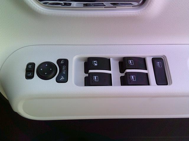 ムーヴキャンバス ストライプスＧ　スマートアシスト　純正ナビ　ＴＶ／ＣＤ／ＤＶＤ　ＵＳＢ／ブルートゥース　パノラミックビューモニター　ドライブレコーダー　シートヒーター　スマートキー　ＬＥＤライト　オートライト　新車保証継承（25枚目）