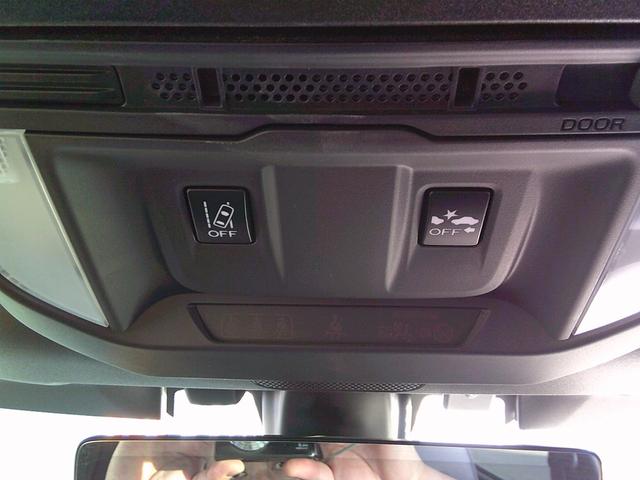 話題の衝突被害軽減ブレーキ（アイサイト３）を搭載しています。後退時アシストブレーキ（ＲＡＢ）や後側方警戒システム（ＳＲＶＤ）、ステアリング連動ヘッドランプ（ＳＲＨ）なども装備していて安心です。