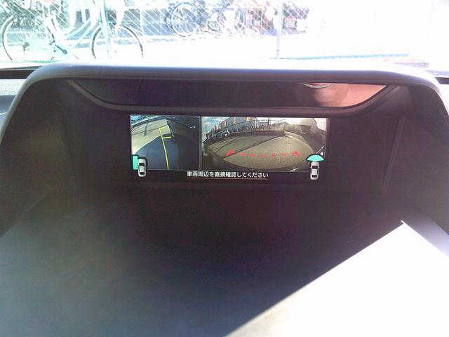 フロントカメラの画像です。見通しの良くない交差点などで左右からの歩行者や自転車を確認するのにも役立ちます。