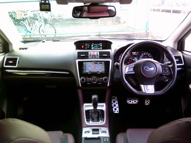 レヴォーグ １．６ＳＴＩスポーツアイサイト　アドバンスドセイフティパッケージ　純正ナビ　地デジ／ＣＤ／ＤＶＤ　ブルートゥース　バックカメラ　ＥＴＣ　ドラレコ　追従式クルーズコントロール　アクティブレーンキープ　レザーシート　全国１年保証（11枚目）