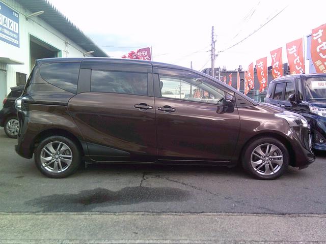 シエンタ ファンベースＧ　衝突被害軽減ブレーキ　純正ナビ　地デジ／ＣＤ　ブルートゥース　パノラミックビューモニター　ＥＴＣ　スマートキー　両側電動スライドドア　オート格納ミラー　純正アルミホイール　全国１年保証（9枚目）