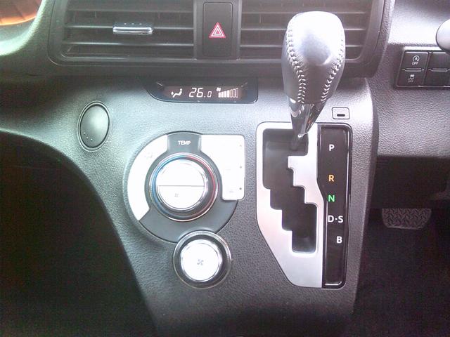 シエンタ ファンベースＧ　衝突被害軽減ブレーキ　純正ナビ　地デジ／ＣＤ　ブルートゥース　パノラミックビューモニター　ＥＴＣ　スマートキー　両側電動スライドドア　オート格納ミラー　純正アルミホイール　全国１年保証（17枚目）