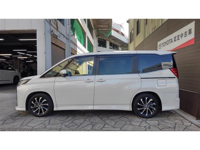 ノア ハイブリッドＳ－Ｚ　横滑り防止機能　エアバッグ　アイドリングストップ　オートクルーズコントロール　地デジ　両側自動ドア　ダブルエアコン　スマートエントリー　ＬＥＤランプ　バックモニター　メモリナビ　３列シート　ＥＴＣ付き（4枚目）