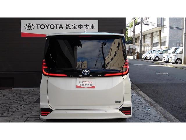 ノア ハイブリッドＳ－Ｚ　横滑り防止機能　エアバッグ　アイドリングストップ　オートクルーズコントロール　地デジ　両側自動ドア　ダブルエアコン　スマートエントリー　ＬＥＤランプ　バックモニター　メモリナビ　３列シート　ＥＴＣ付き（6枚目）