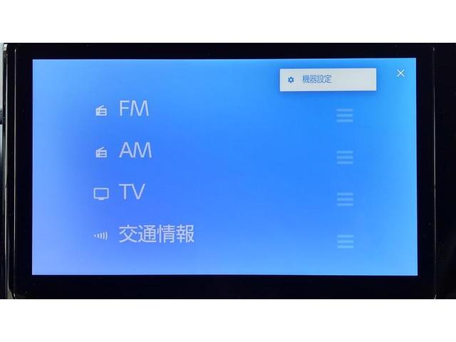 ノア ハイブリッドＳ－Ｚ　横滑り防止機能　エアバッグ　アイドリングストップ　オートクルーズコントロール　地デジ　両側自動ドア　ダブルエアコン　スマートエントリー　ＬＥＤランプ　バックモニター　メモリナビ　３列シート　ＥＴＣ付き（9枚目）