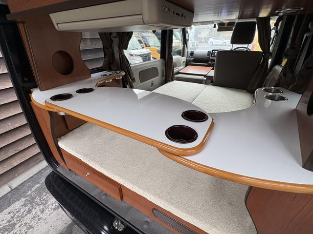 着脱式テーブル！快適に食事もできます♪