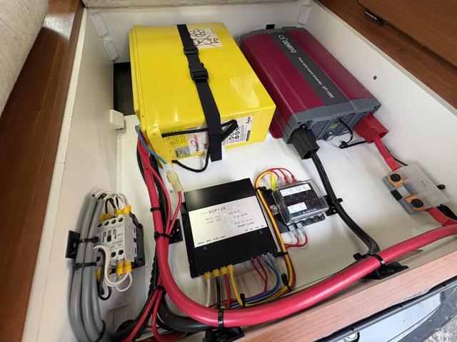 サブバッテリー　１５００Ｗインバーター　走行充電　外部電源が付いてます☆
