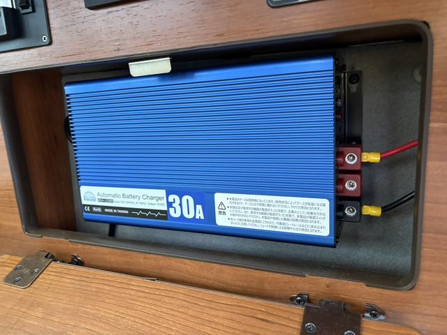 サブバッテリー　１５００Ｗインバーター　走行充電　外部電源が付いてます☆