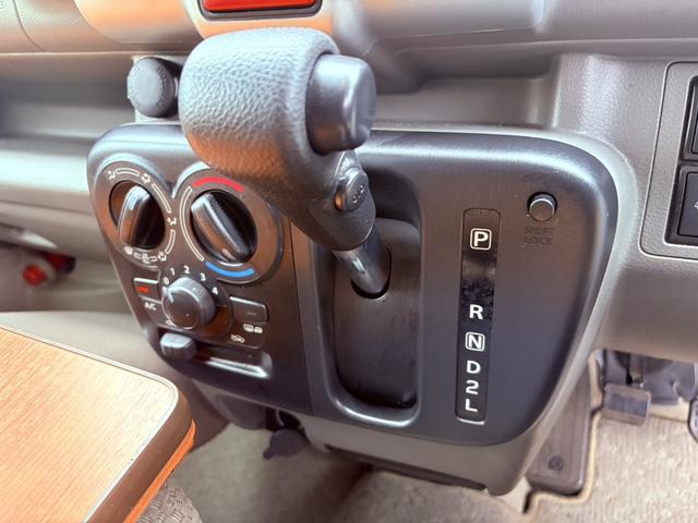操作性の良い位置にあるインパネシフト！