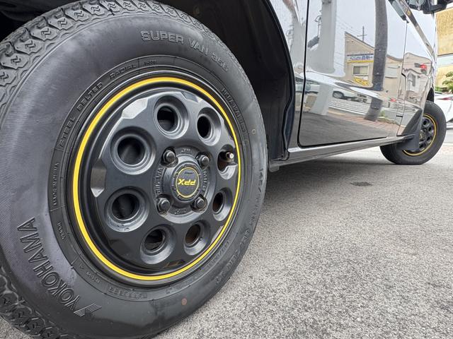 車体にマッチしたデザインの１２インチアルミホイール☆　オープンカントリータイヤ☆