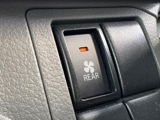 後席も暖かい　リアヒーターも付いてます☆