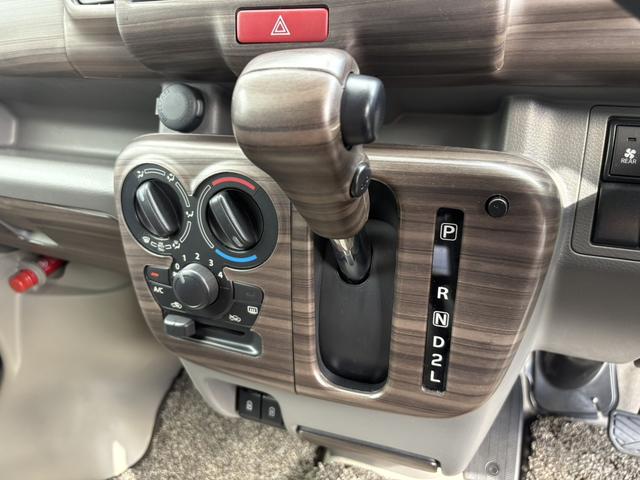 操作性の良い位置にあるインパネシフト！