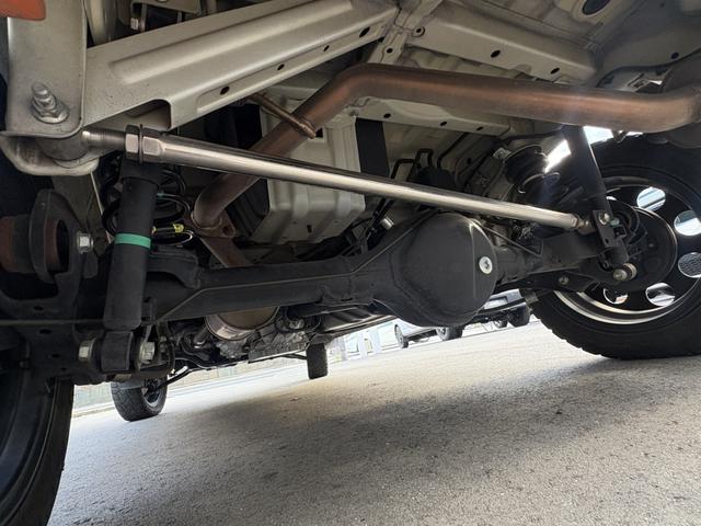 エブリイワゴン ＰＺターボ　ｐｌｕｓｌｉｎｅ仕様　フロントバンパー・リアバンパー・リフトアップ・ＨＩＧＨＳＴＹＬＥマフラー・テールランプ・　ＬＥＤナンバー移動キット・牽引フック　フロントガードバー　ルーフラック　フルセグナビ（19枚目）