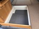 小物整理に便利なベット下収納スペース！