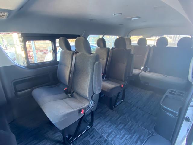 ハイエースワゴン GL 登録未使用車 10人乗り パワースライドドア 純正ナビ TV パノラミックビューモニター デジタルインナーミラー ステアリングリモコン プッシュスタート スマートキー LEDヘッドライト 100V(17枚目)