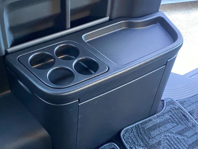 ハイエースワゴン GL 登録未使用車 10人乗り パワースライドドア 純正ナビ TV パノラミックビューモニター デジタルインナーミラー ステアリングリモコン プッシュスタート スマートキー LEDヘッドライト 100V(21枚目)