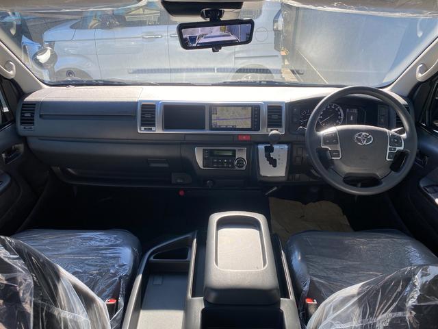 ハイエースワゴン GL 登録未使用車 10人乗り パワースライドドア 純正ナビ TV パノラミックビューモニター デジタルインナーミラー ステアリングリモコン プッシュスタート スマートキー LEDヘッドライト 100V(25枚目)