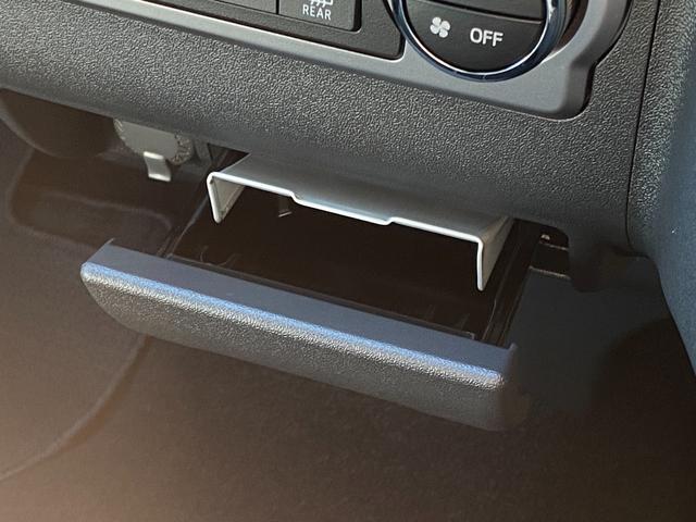 ハイエースワゴン GL 登録未使用車 10人乗り パワースライドドア 純正ナビ TV パノラミックビューモニター デジタルインナーミラー ステアリングリモコン プッシュスタート スマートキー LEDヘッドライト 100V(42枚目)