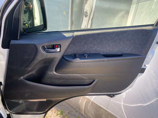 ハイエースワゴン GL 登録未使用車 10人乗り パワースライドドア 純正ナビ TV パノラミックビューモニター デジタルインナーミラー ステアリングリモコン プッシュスタート スマートキー LEDヘッドライト 100V(45枚目)