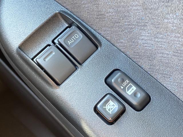 ハイエースワゴン GL 登録未使用車 10人乗り パワースライドドア 純正ナビ TV パノラミックビューモニター デジタルインナーミラー ステアリングリモコン プッシュスタート スマートキー LEDヘッドライト 100V(46枚目)