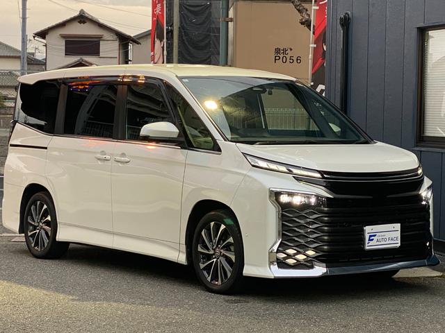 ヴォクシー ハイブリッドＳ－Ｚ　両側パワースライド　パワーゲート　純正ナビＴＶ　パノラミックビュー　ＨＤＭＩ入力　ドラレコ　ＥＴＣ　シートヒーター　ステアヒーター　レーダークルーズ　デジタルミラー　１００Ｖ電源　全国一年保証（4枚目）