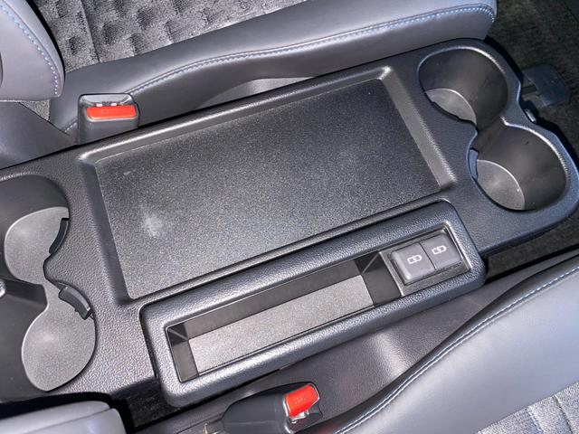 ヴォクシー ハイブリッドＳ－Ｚ　両側パワースライド　パワーゲート　純正ナビＴＶ　パノラミックビュー　ＨＤＭＩ入力　ドラレコ　ＥＴＣ　シートヒーター　ステアヒーター　レーダークルーズ　デジタルミラー　１００Ｖ電源　全国一年保証（40枚目）