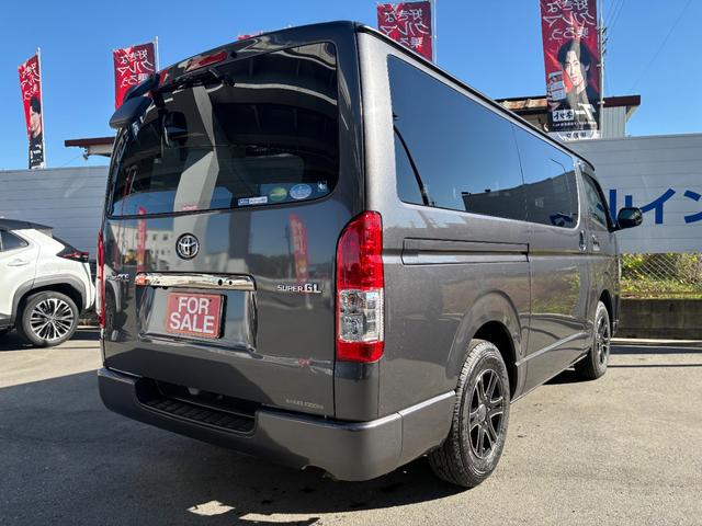 レジアスエースバン スーパーGL ダークプライム ワンオーナー ディーゼル ETC フルセグ Bluetooth バックカメラ ベッドキット レーンキープアシスト 衝突被害軽減システム オートライト スマートキー 電動格納ミラー ハーフレザーシート(3枚目)