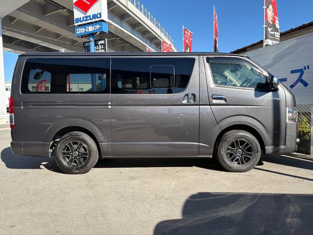 レジアスエースバン スーパーGL ダークプライム ワンオーナー ディーゼル ETC フルセグ Bluetooth バックカメラ ベッドキット レーンキープアシスト 衝突被害軽減システム オートライト スマートキー 電動格納ミラー ハーフレザーシート(12枚目)