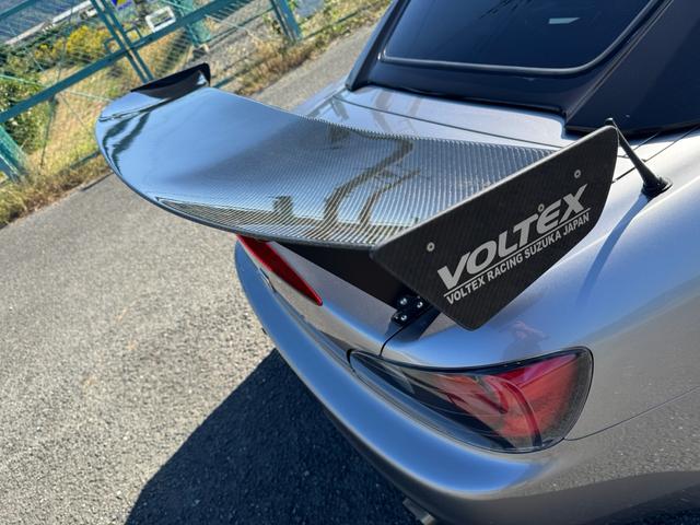 S2000 ベースグレード カーボンルーフ カーボンボンネット エアロパーツ VOLTEXウィング クワンタム車高調 5ZIGENマフラー ロールゲージ レカロシート 無限追加メーター アルパインオーディオ(14枚目)