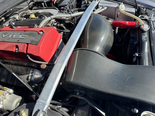 S2000 ベースグレード カーボンルーフ カーボンボンネット エアロパーツ VOLTEXウィング クワンタム車高調 5ZIGENマフラー ロールゲージ レカロシート 無限追加メーター アルパインオーディオ(32枚目)