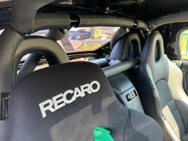 S2000 ベースグレード カーボンルーフ カーボンボンネット エアロパーツ VOLTEXウィング クワンタム車高調 5ZIGENマフラー ロールゲージ レカロシート 無限追加メーター アルパインオーディオ(45枚目)