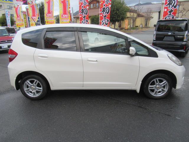 フィット Ｇ　電格ミラー　エアコン　パワーウィンドウ　パワステ（4枚目）