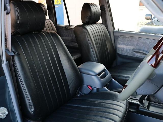 クラシックブラックシートカバーを新品装着。