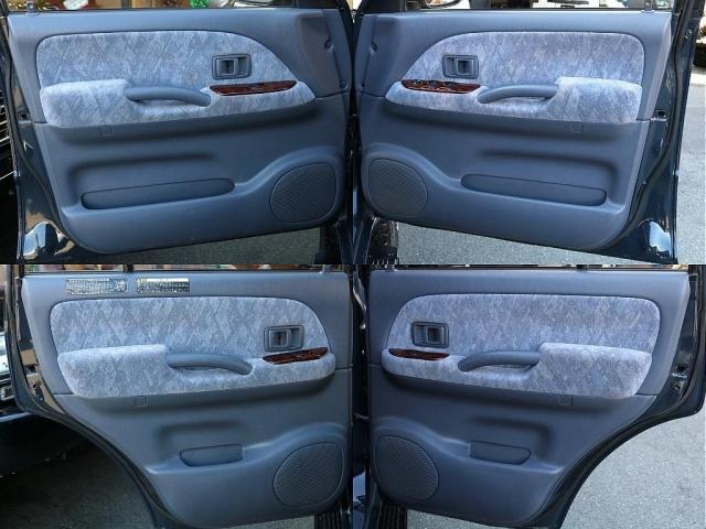 ドア内張も状態も良好です。