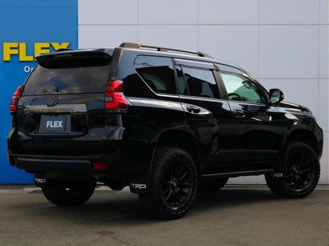 ランドクルーザープラド TX Lパッケージ・ブラックエディション ディーゼル車5人乗り サンルーフ ETC2.0 専用スカッフプレート TRDマッドガード FLEXオリジナル2インチリフトアップコイル ヨコハマジオランダーX-ATタイヤ ブラックエディション(2枚目)