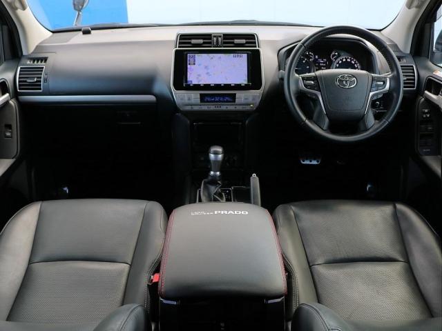 ランドクルーザープラド TX Lパッケージ・ブラックエディション ディーゼル車5人乗り サンルーフ ETC2.0 専用スカッフプレート TRDマッドガード FLEXオリジナル2インチリフトアップコイル ヨコハマジオランダーX-ATタイヤ ブラックエディション(4枚目)