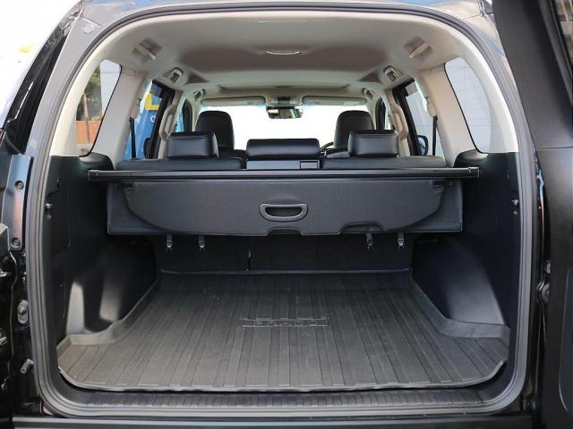 ランドクルーザープラド TX Lパッケージ・ブラックエディション ディーゼル車5人乗り サンルーフ ETC2.0 専用スカッフプレート TRDマッドガード FLEXオリジナル2インチリフトアップコイル ヨコハマジオランダーX-ATタイヤ ブラックエディション(10枚目)