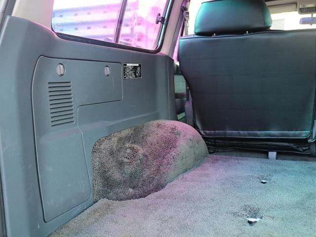 ランドクルーザー８０ ＶＸリミテッド　アーミーグリーン全塗装済　サクソンマフラー　ヨコハマタイヤＭＴタイヤー　ジムラインＴＹＰＥＩＩマットブラックＡＷ　ジムラインＴＹＰＥＩＩマットブラックＡＷ　Ｐａｎａｓｏｎｉｃ製ストラーダ　フルセグナビ（18枚目）