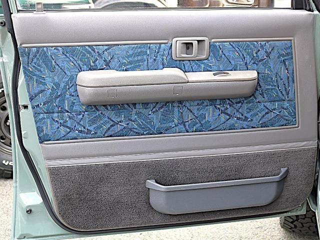 ランドクルーザープラド SXワイド アーバンカーキ全塗装 ナロー換装 パイオニア製ディスプレイオーディオ ヨコハマジオランダーX-ATタイヤ 輸出用鉄チンホイール ウッドコンビステアリング 3列目有 ノーマル車高 新品サイドエンブレム(14枚目)