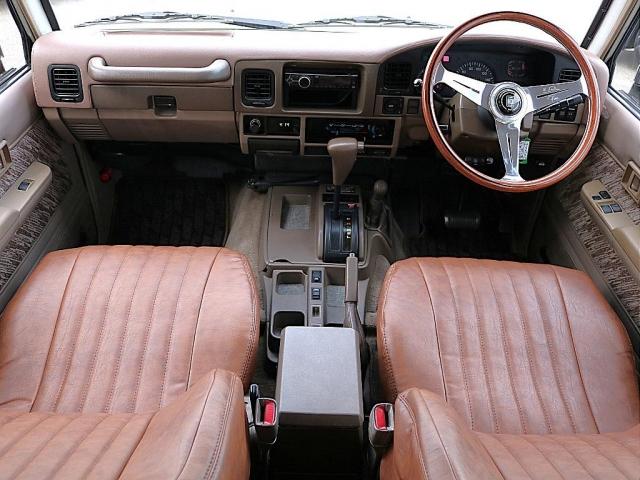 ランドクルーザープラド ＳＸワイド　下取直販車　Ｎｏｘ．ＰＭ適合　デザートカーキ×ホワイト全塗装済　ワイドボディ　茶内装　新品２インチリフトアップコイル　新品ダッシュボード張替　新品ＮＡＲＤＩメッキステアリング　タイミングベルト交換済（4枚目）