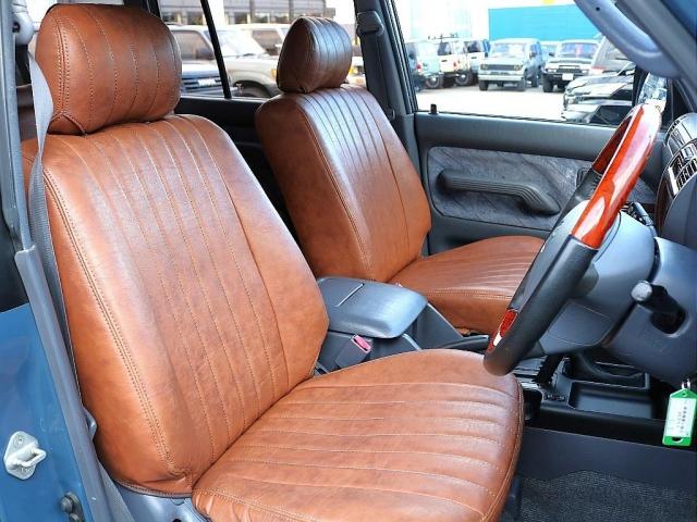 ランドクルーザープラド ＴＸ　前期型　アルルブルー全塗装済　丸目・ナロー換装　ＴＯＹＯＴＡグリル　ＢＦグッドリッチＡＴタイヤ　ＤＥＡＮクロスカントリー　パイオニア製フルセグナビ　バックカメラ　サンルーフ　ウッドコンビステアリング（6枚目）