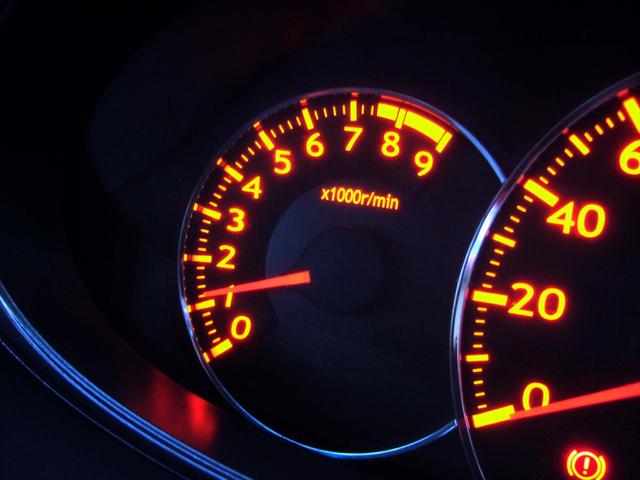 ムーヴ カスタム　Ｘリミテッド　禁煙１オーナー車　メーカーオプションカラー　　無事故　実走行　タイベルチェーン　ベンチシート　フルフラット　テレビ　最新ナビ　キセノン　エアロ　スマートキー　ＥＴＣ　ブレーキアシスト　バッテリー新品（27枚目）