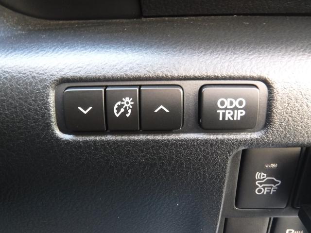 ＩＳ ３００ｈ　ＦスポーツＸライン　／ハイブリット／バックカメラ／ＥＴＣ／トムスマフラー／クルーズコントロール／シートヒーター／シートエアコン／シートメモリー／ルーフラッピング／ローダウン／パワーシート／（19枚目）