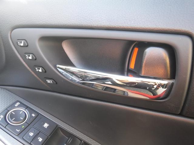 ＩＳ ３００ｈ　ＦスポーツＸライン　／ハイブリット／バックカメラ／ＥＴＣ／トムスマフラー／クルーズコントロール／シートヒーター／シートエアコン／シートメモリー／ルーフラッピング／ローダウン／パワーシート／（21枚目）