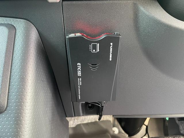 ＦＪクルーザー ベースグレード　／４ＷＤ／ＥＴＣ２．０／１７インチアルミホイール／背面タイヤ／純正フロアマット／バイザー／ＪＡＯＳマッドガード／社外サイドステップ／禁煙車／（26枚目）