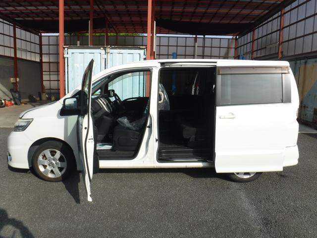 セレナ ハイウェイスター　Ｖセレクション　／カロッツェリアナビ／禁煙車／アルパイン後席モニタ－／両側パワースライドドア／ダブルエアコン／バックカメラ／ＥＴＣ／ドライブレコ－ダ－オートライト／オートエアコン（5枚目）