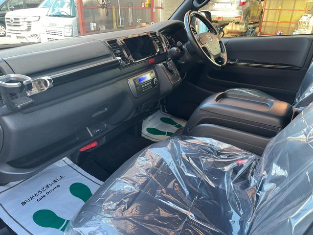 ハイエースバン スーパーＧＬ　ダークプライムＩＩ　／ＥＴＣ／１００Ｖ電源／電動格納ミラー／両側パワースライドドア／オートハイビーム／クルーズコントロール／スマートキー／フロントフォグランプ／禁煙車／（8枚目）